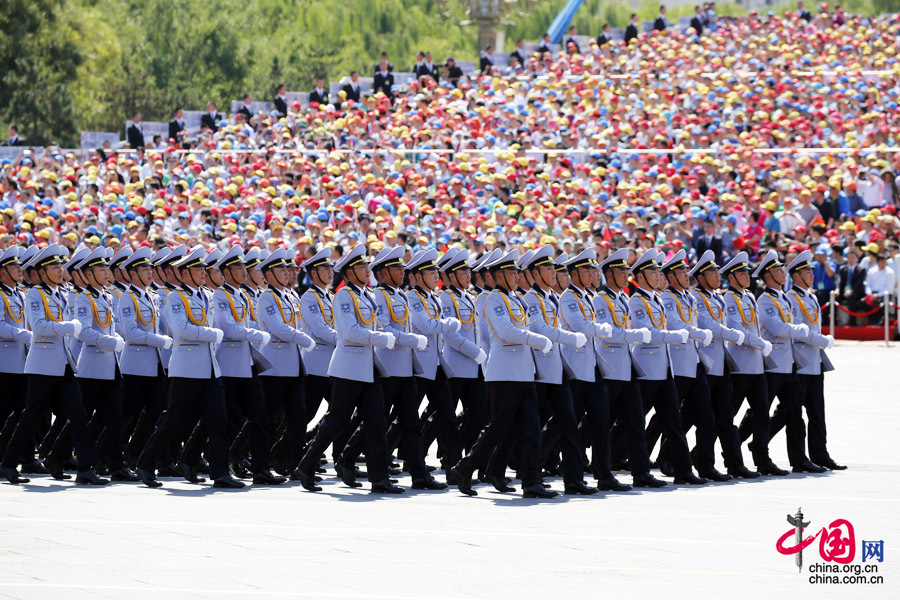  9月3日，中國人民抗日戰(zhàn)爭暨世界反法西斯戰(zhàn)爭勝利70周年紀(jì)念大會(huì)在北京隆重舉行，有11個(gè)國家派方隊(duì)、6個(gè)國家派代表隊(duì)來華參加閱兵。圖為蒙古國武裝力量方隊(duì)通過天安門廣場。中國網(wǎng)記者 楊佳攝
